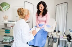 أطباء أمراض النساء والتوليد لمتابعة الحمل
